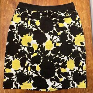 Margaret M. Petites Size S Floral Print Pencil Skirt Stretchy Black Yellow White